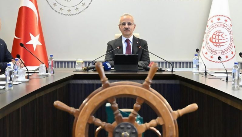 Bakan Uraloğlu: Yük elleçlemesinde ocakta tüm zamanların rekoru kırıldı